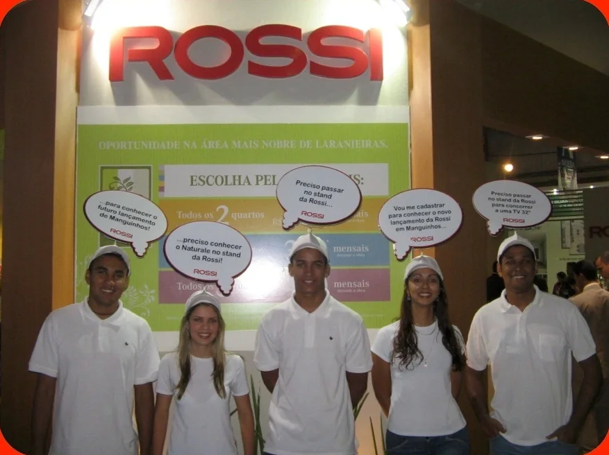 Equipe promotora no estande da Rossi no Salão do Imóvel
