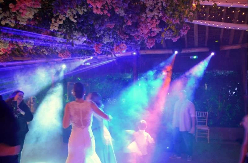 Pista de dança com show de luzes